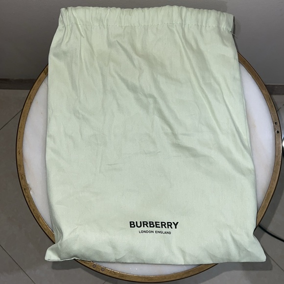 New Burberry Toiletry Bag (Unisex) - Picture 10 of 11